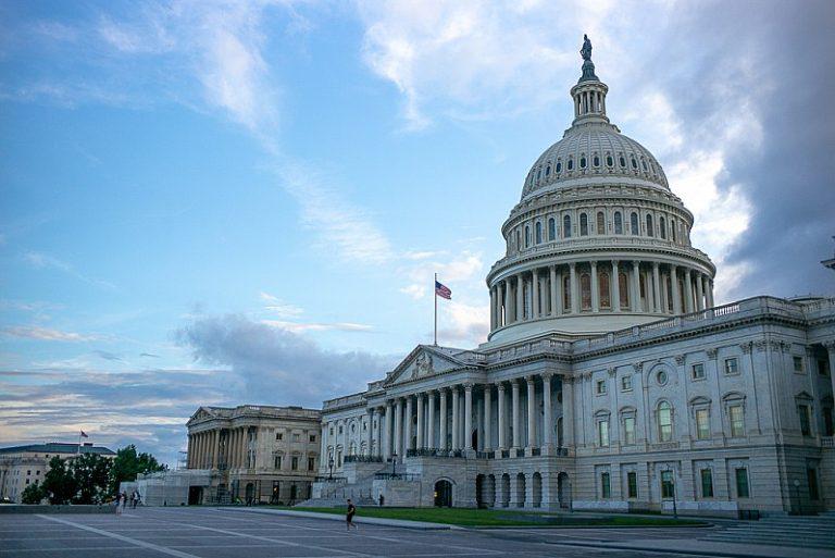 顶级加密货币公司与民主党参议员会谈，推动美国加密货币监管改革